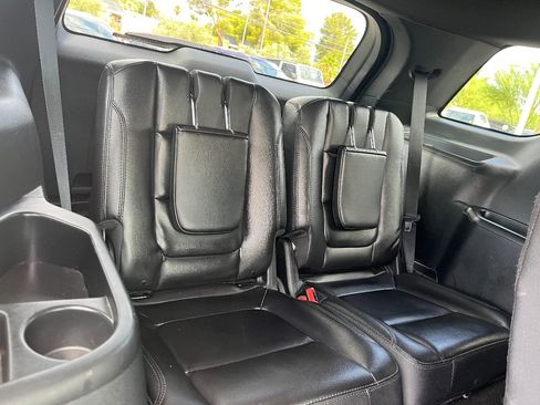 Used 2018 Ford Explorer XLT w/ Equipment Group 202A FWD image 36