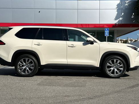 Certified 2024 Toyota Grand Highlander AWD Hybrid image 3