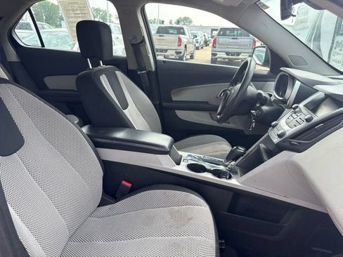 Used 2017 Chevrolet Equinox LS FWD image 22