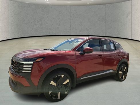Used 2025 Nissan Kicks SR AWD/4WD image 1