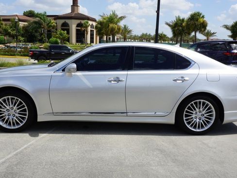 Used 2010 Lexus LS 460 w/ Sport Pkg RWD image 5