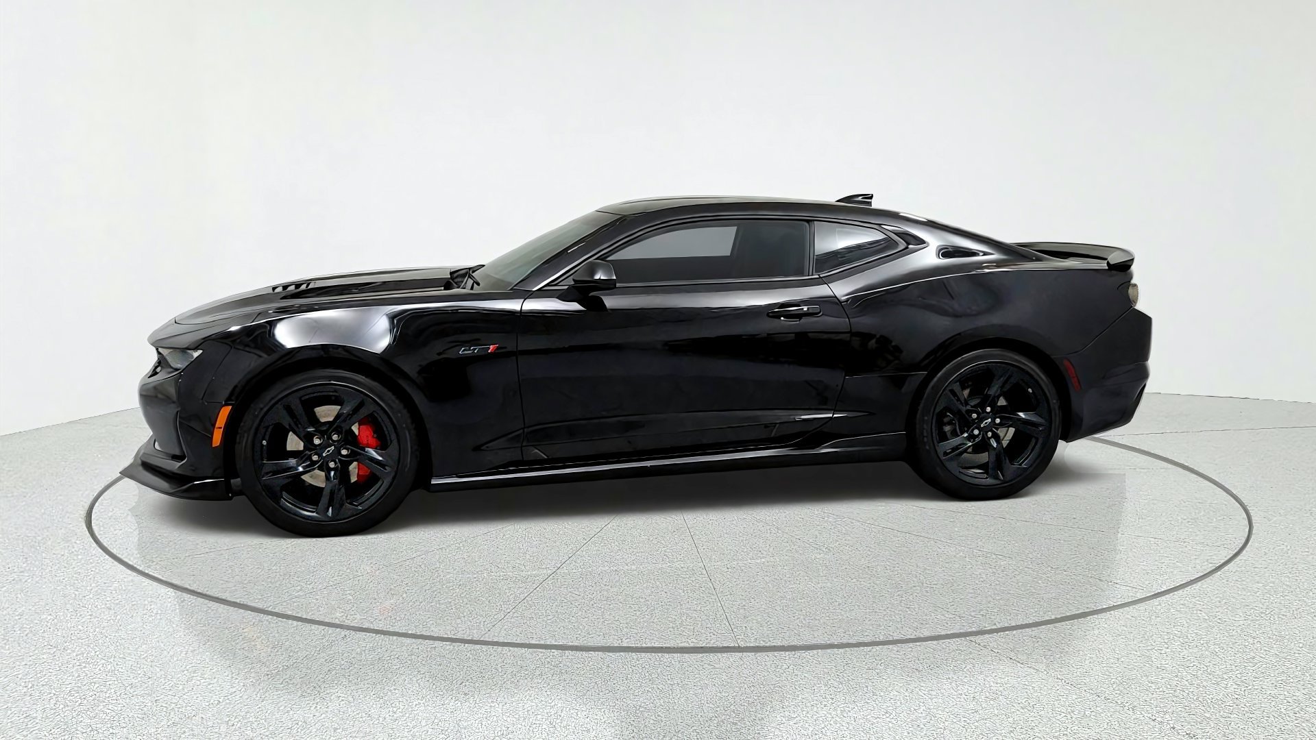 Used 2022 Chevrolet Camaro LT RWD image 2