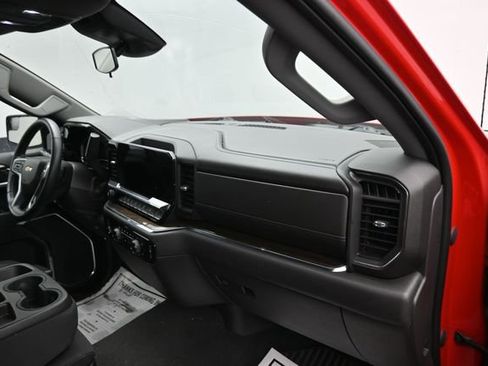 Used 2023 Chevrolet Silverado 1500 LT AWD/4WD image 8