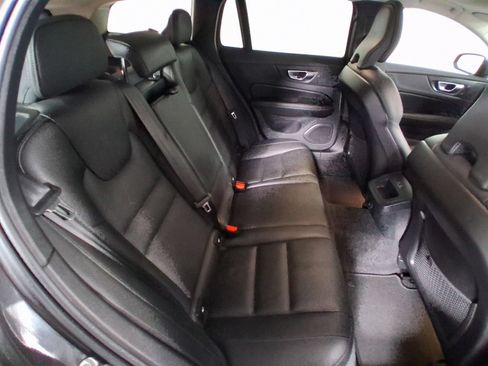 Used 2025 Volvo V60 B5 Cross Country Plus AWD/4WD image 14
