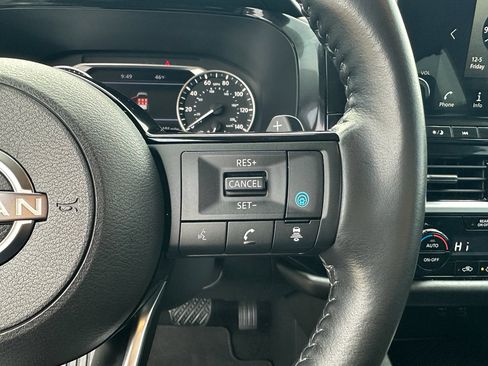 Used 2022 Nissan Pathfinder SL image 16