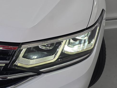 Used 2022 Volkswagen Tiguan SEL R-Line AWD/4WD image 31