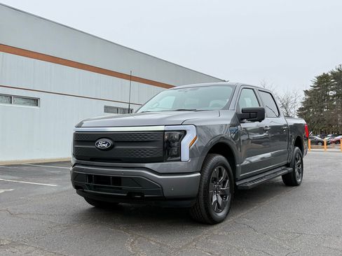 Used 2024 Ford F150 Lightning Flash image 2