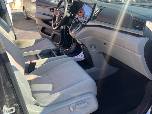 Used 2018 Honda Odyssey EX image 12