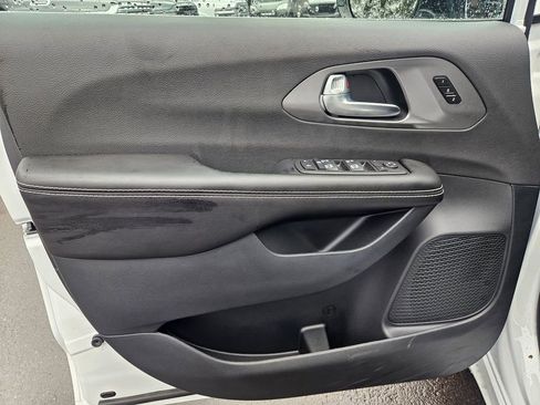 New 2026 Chrysler Pacifica Select image 11