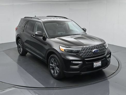 Used 2023 Ford Explorer XLT w/ Equipment Group 202A RWD image 41
