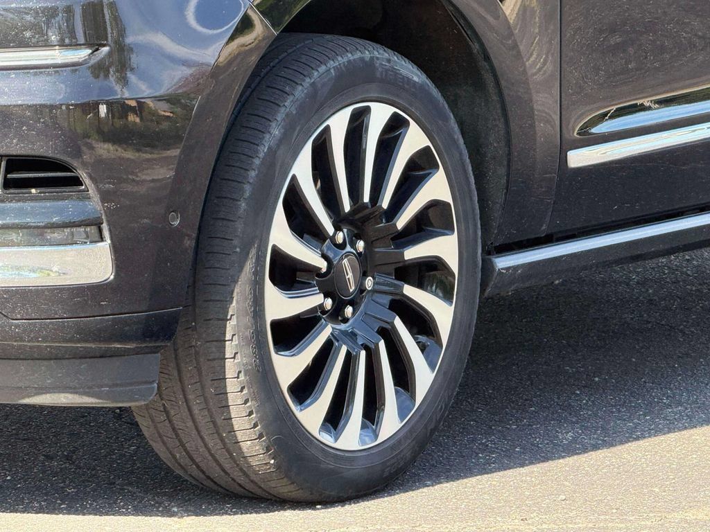 Used 2023 Lincoln Navigator L Black Label AWD/4WD image 8