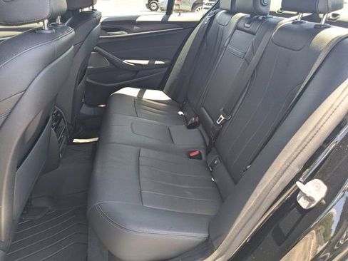 Used 2022 BMW 530i xDrive w/ Premium Package image 12