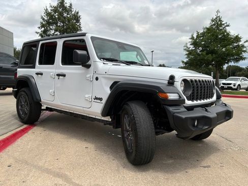 Used 2025 Jeep Wrangler Unlimited Sport AWD/4WD image 4