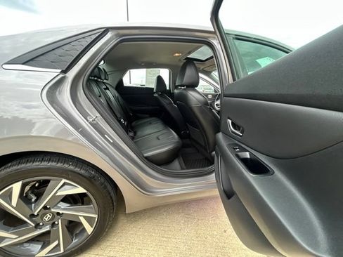 Used 2024 Hyundai Elantra Limited FWD image 26