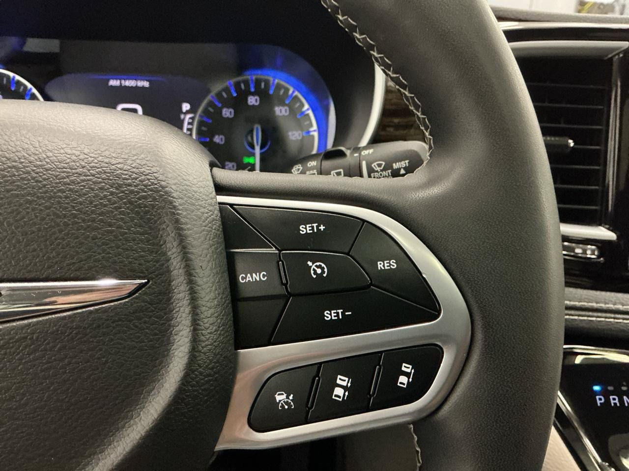 Used 2023 Chrysler Pacifica Limited FWD image 26