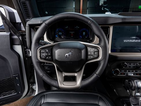 Used 2026 Ford Bronco Outer Banks AWD/4WD image 18