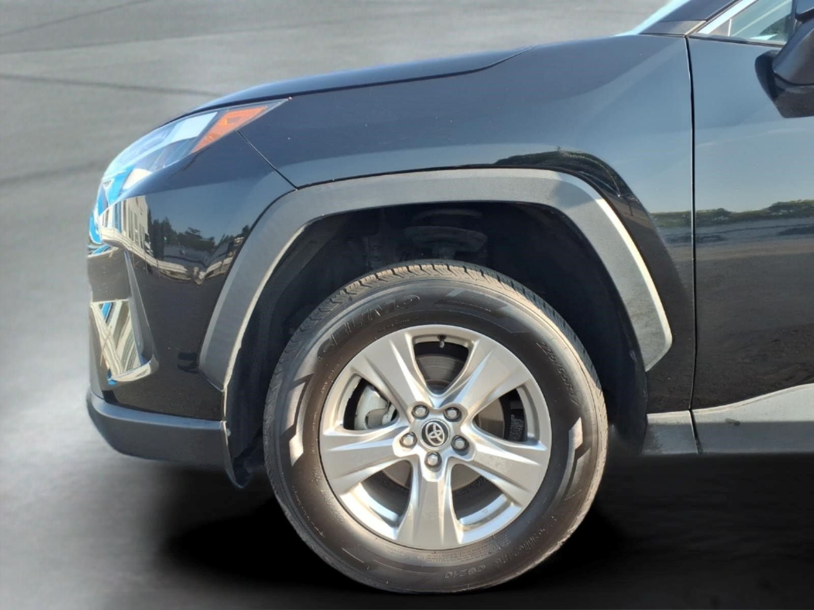 Used 2024 Toyota RAV4 XLE FWD image 4
