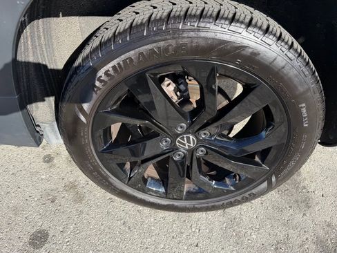 Used 2024 Volkswagen Taos SE image 13