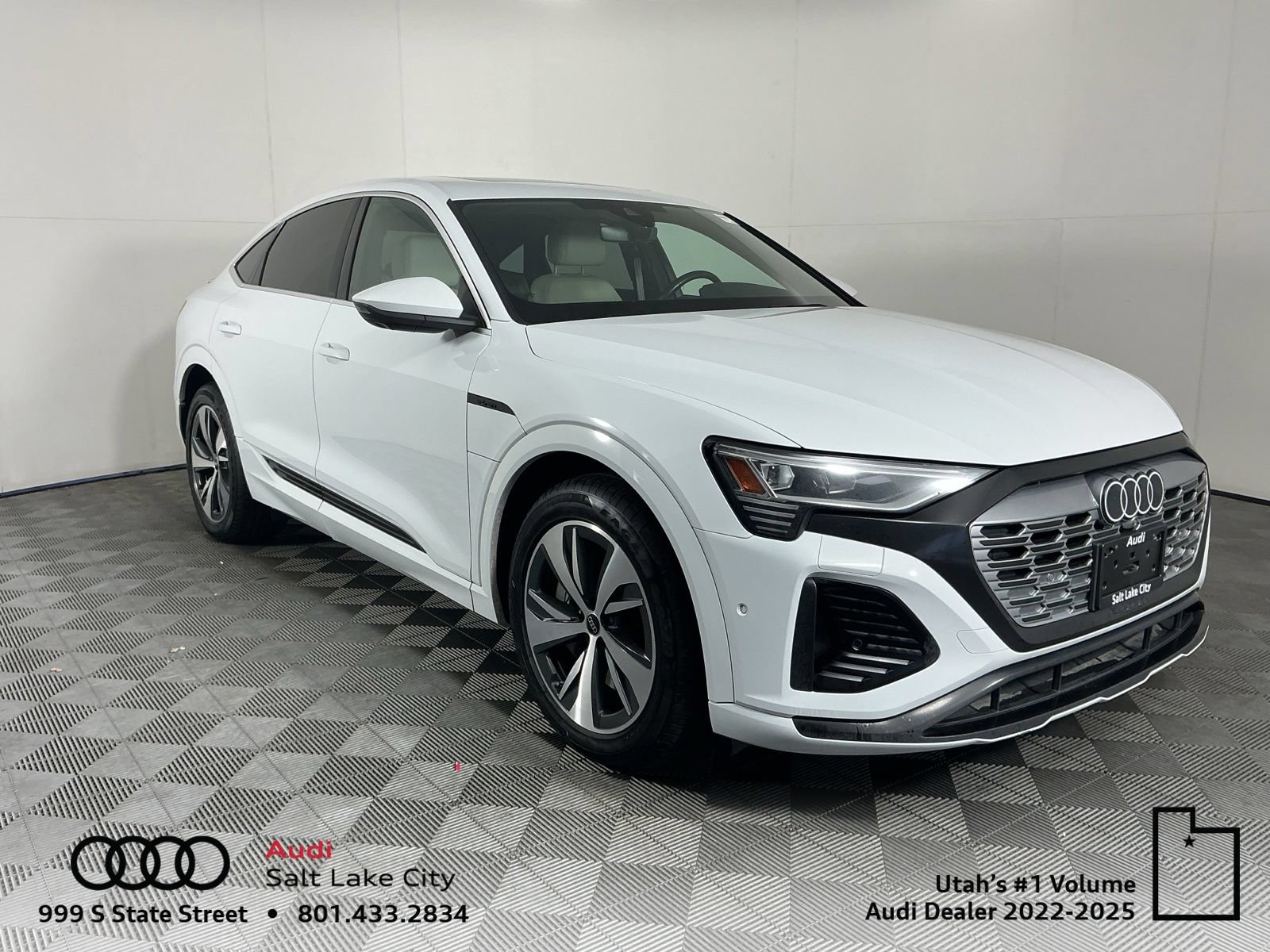 Used 2024 Audi Q8 e-tron Premium Plus w/ Premium Plus Package AWD/4WD image 1