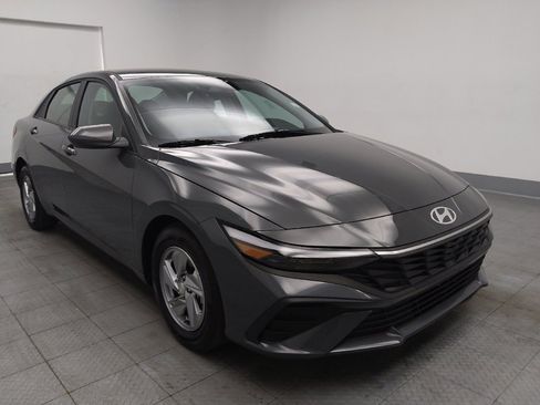 Used 2025 Hyundai Elantra SE FWD image 14