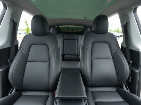 Used 2024 Tesla Model Y Long Range AWD/4WD image 36