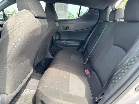 Used 2019 Toyota C-HR XLE FWD image 22