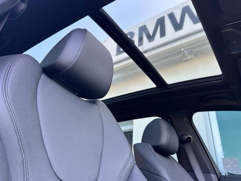 Used 2022 BMW X5 sDrive40i w/ Premium Package RWD image 16