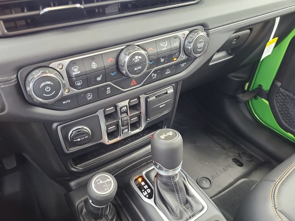 New 2026 Jeep Wrangler Unlimited Sahara AWD/4WD image 15