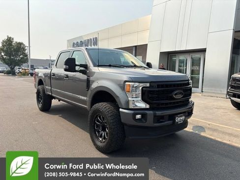 Used 2022 Ford F250 XLT w/ Black Appearance Package AWD/4WD image 8
