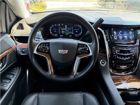 Used 2017 Cadillac Escalade Premium Luxury AWD/4WD image 38