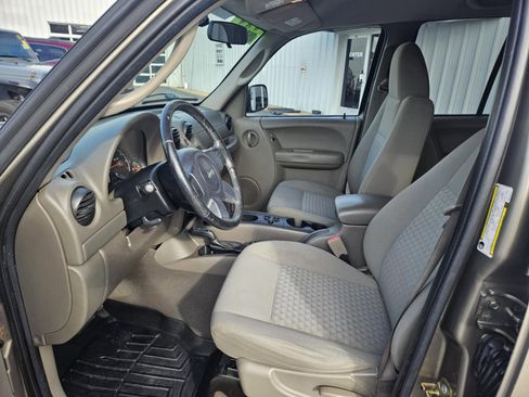 Used 2007 Jeep Liberty Sport image 5