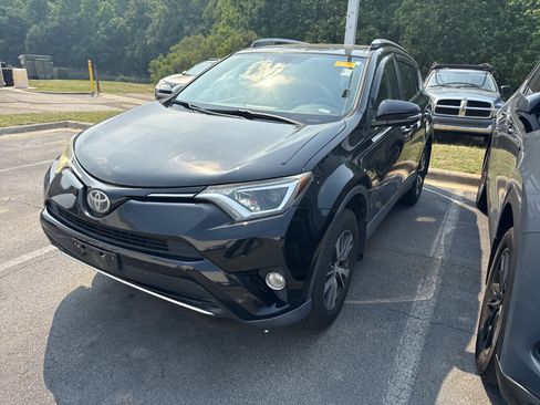 Used 2017 Toyota RAV4 XLE AWD/4WD image 37