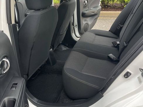 Used 2016 Nissan Versa SV FWD image 8
