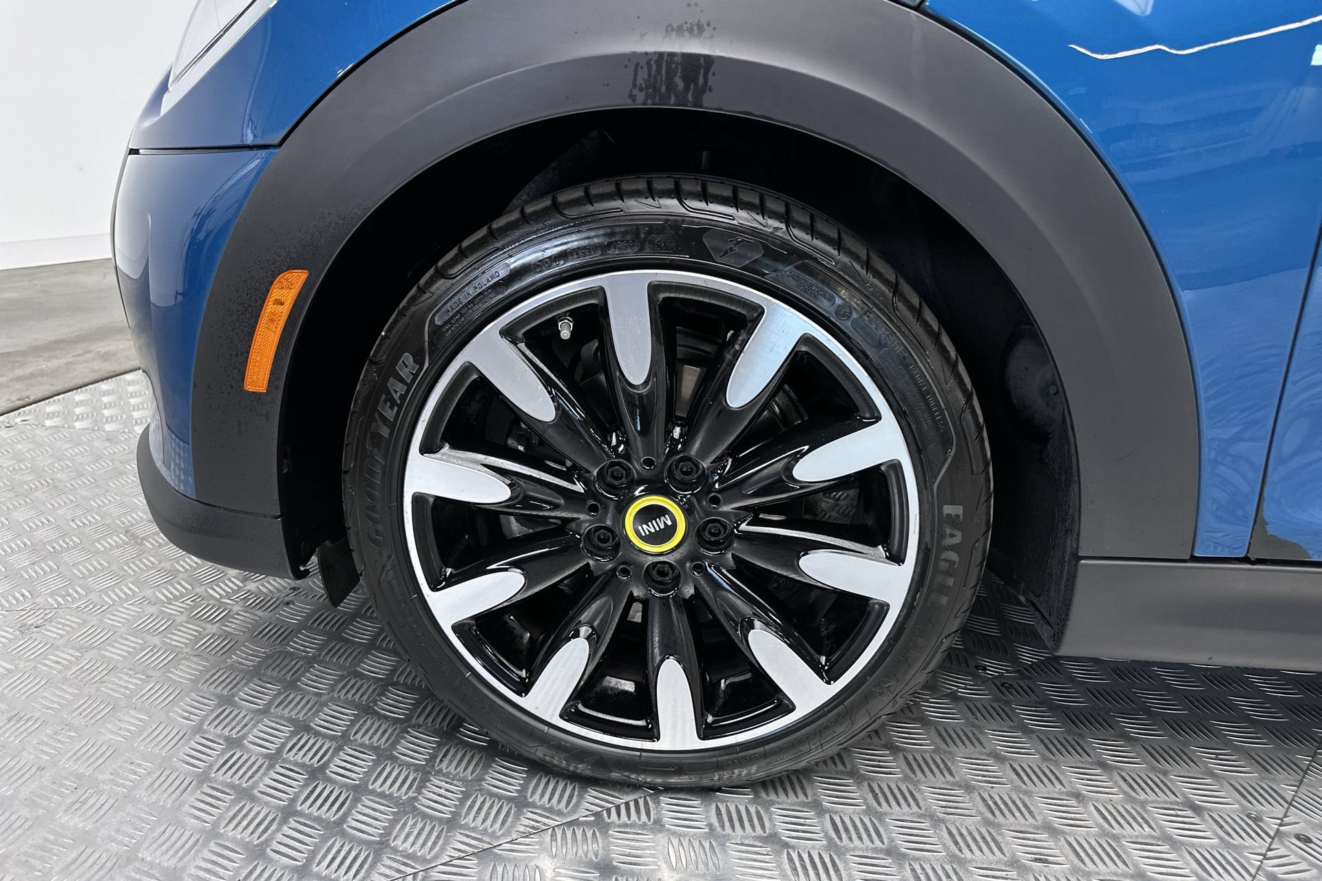 Certified 2024 MINI Cooper SE w/ Signature Upholstery Package FWD image 27