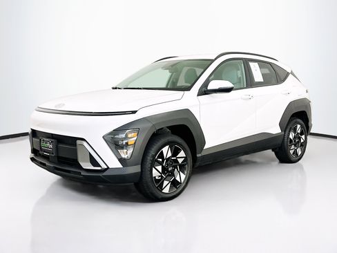 Used 2025 Hyundai Kona SEL AWD/4WD image 3