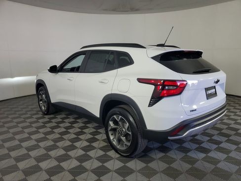 New 2026 Chevrolet Trax LT w/ LPO, Blackout Package FWD image 6