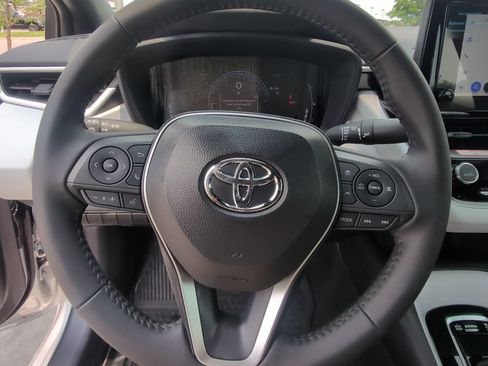 Used 2026 Toyota Corolla SE FWD image 11