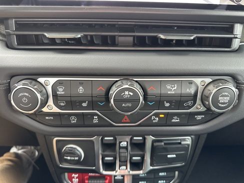 New 2026 Jeep Gladiator Mojave image 4