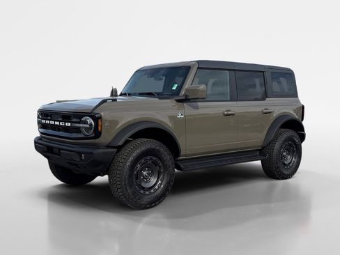 New 2025 Ford Bronco Outer Banks w/ Sasquatch Package image 2