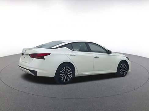 Used 2025 Nissan Altima 2.5 SV image 11