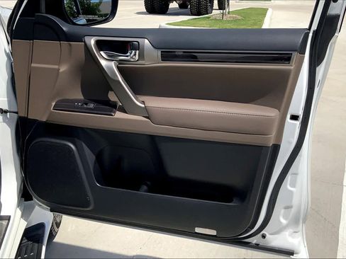 Used 2020 Lexus GX 460 Premium w/ Premium Package AWD/4WD image 23