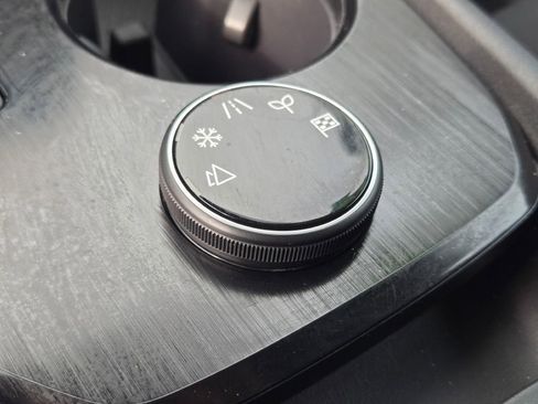 Used 2024 Nissan Rogue S image 25