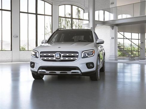 Certified 2022 Mercedes-Benz GLB 250 4MATIC image 43