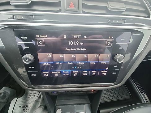 Certified 2024 Volkswagen Tiguan SEL R-Line image 17