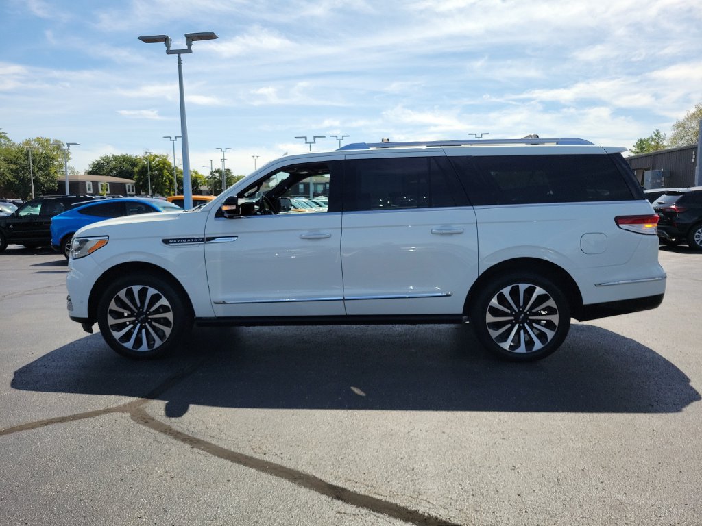 Used 2022 Lincoln Navigator L Reserve AWD/4WD image 7