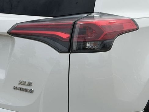 Used 2017 Toyota RAV4 XLE AWD/4WD image 7