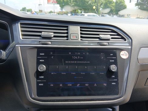 Used 2024 Volkswagen Tiguan SE FWD image 15