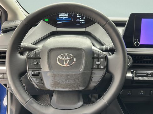 Used 2025 Toyota Prius LE FWD image 14
