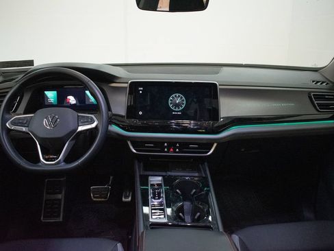 Used 2024 Volkswagen Atlas Peak Edition SE AWD/4WD image 11