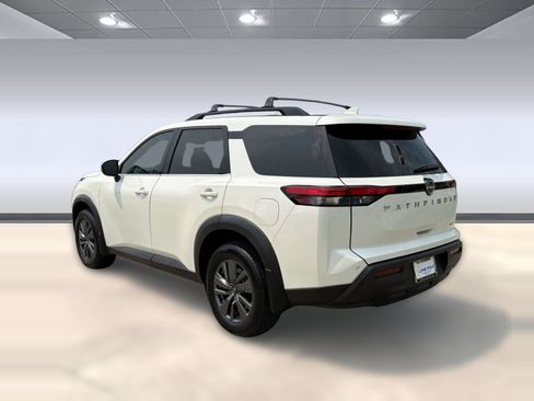 Used 2022 Nissan Pathfinder SV FWD image 3